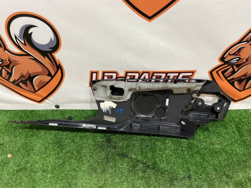 LR062598 Rear right side panel Range Rover L405 (2013-2021) Used cost 100 € in stock 1 pcs.