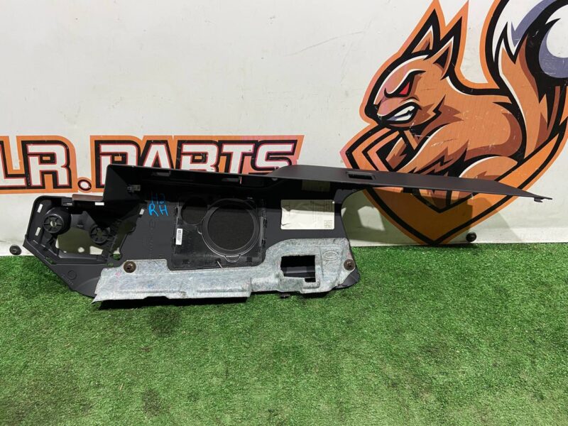 LR062598 Rear right side panel Range Rover L405 (2013-2021) Used cost 100 € in stock 1 pcs.