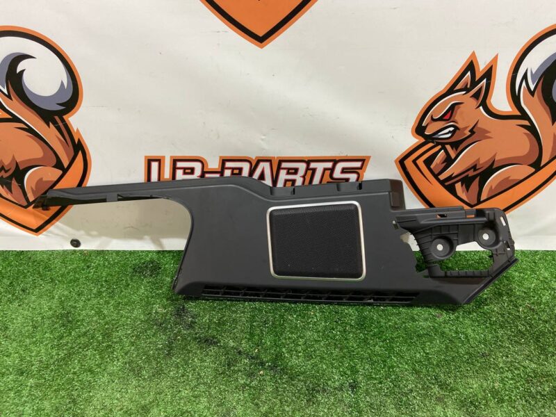 LR062598 Rear right side panel Range Rover L405 (2013-2021) Used cost 100 € in stock 1 pcs.