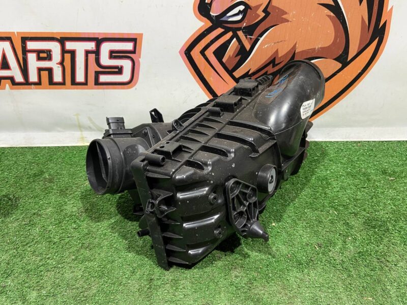 LR062607 Air filter housing left Range Rover L405 (2013-2021) Used cost 200 € in stock 1 pcs.