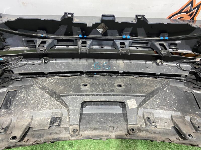 LR064628 Front bumper assembly without cameras Range Rover L405 (2013-2021) Used cost 600 € in stock 1 pcs.