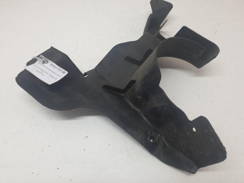 LR065119 Engine boot right Land Rover Discovery Sport L550 (2015-) Used cost 15 € in stock 4 pcs.
