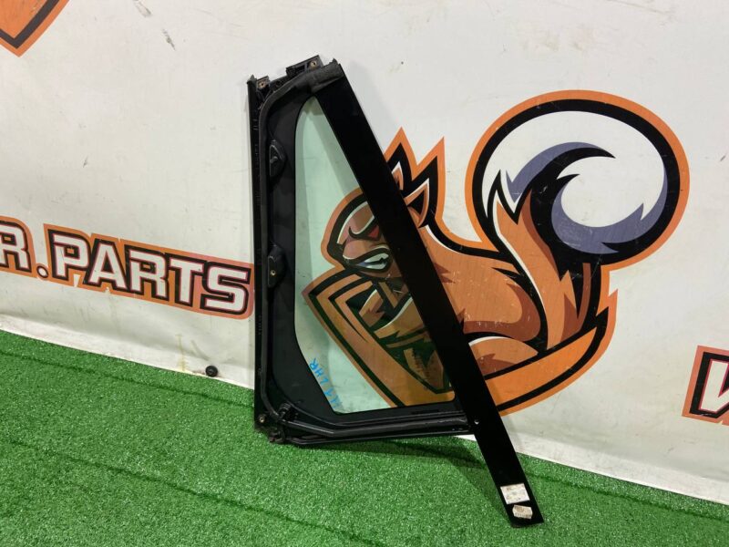 LR065501 Glass in the body side left rear Range Rover L405 (2013-2021) used cost 150 € in stock 1 pcs.