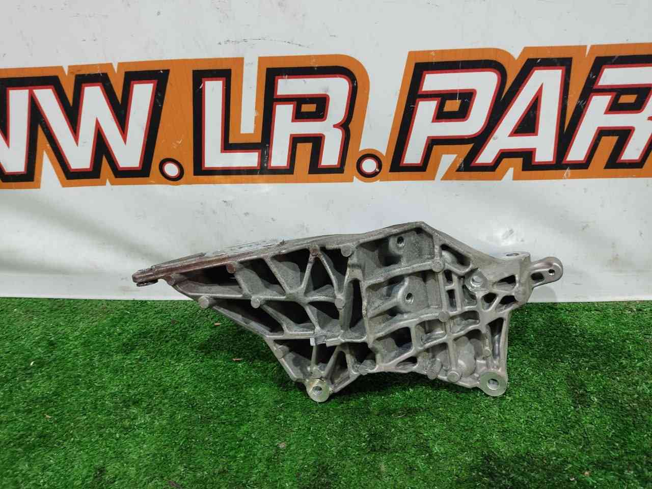 LR065741 Generator Bracket 2.7TD 3.0TD RANGE ROVER SPORT (L494) 2013- Used cost 20 € in stock 1 pcs.