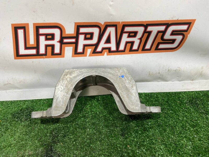 LR066317 Intermediate support bracket RANGE ROVER SPORT L494 13- Used cost 20 € in stock 7 pcs.