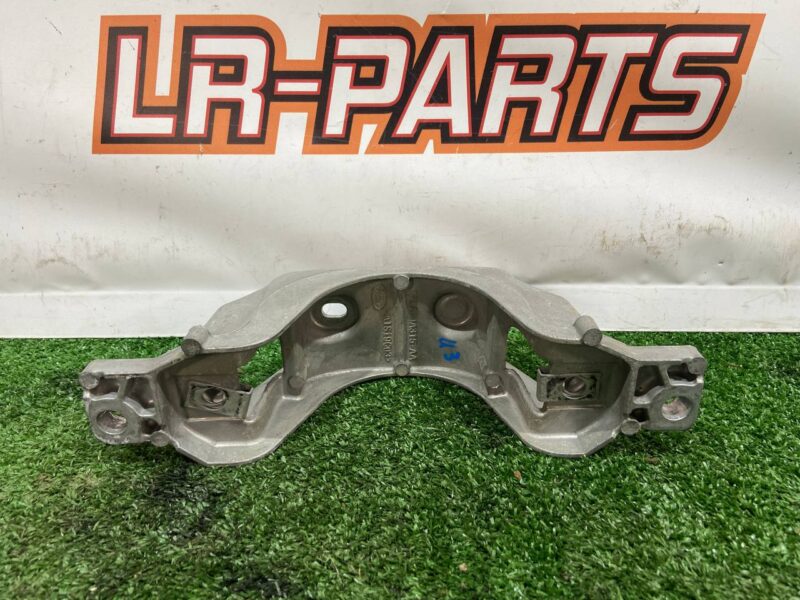 LR066317 Intermediate support bracket RANGE ROVER SPORT L494 13- Used cost 20 € in stock 7 pcs.