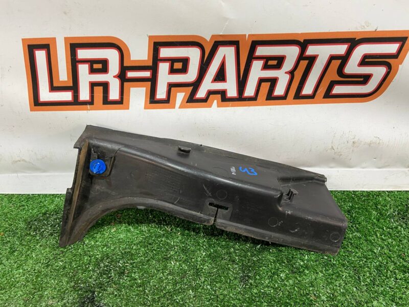 LR066549 Rear Right Lamp Access Cover Range Rover L405 (2013-2021) Used cost 20 € in stock 5 pcs.