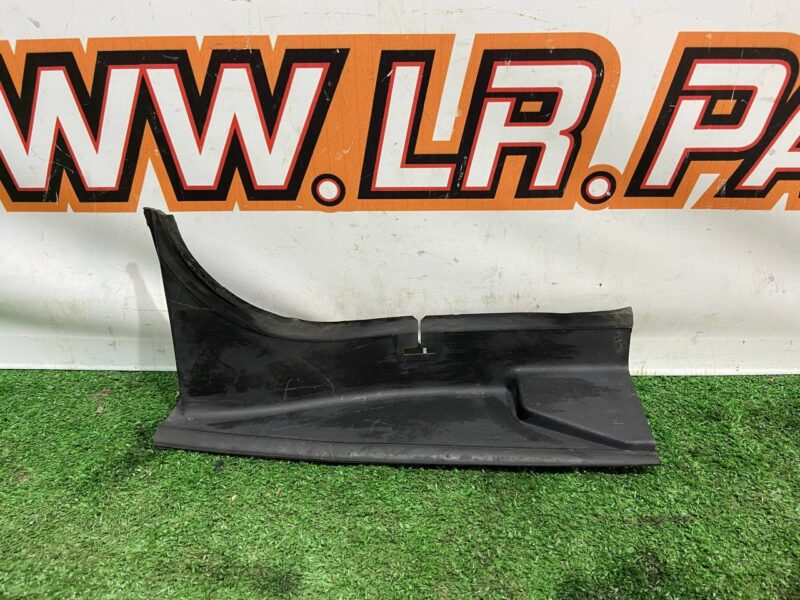 LR066549 Rear Right Lamp Access Cover Range Rover L405 (2013-2021) Used cost 20 € in stock 5 pcs.