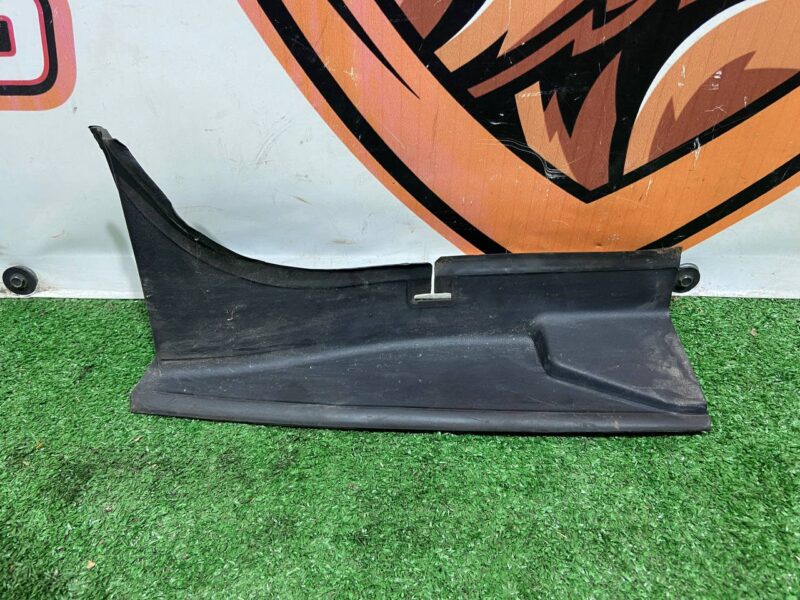 LR066549 Rear Right Lamp Access Cover Range Rover L405 (2013-2021) Used cost 20 € in stock 5 pcs.