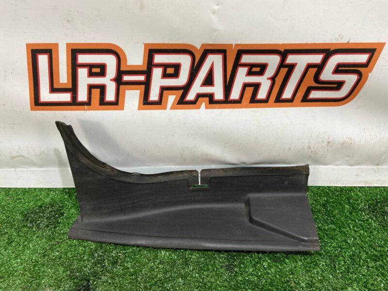 LR066549 Rear Right Lamp Access Cover Range Rover L405 (2013-2021) Used cost 20 € in stock 5 pcs.