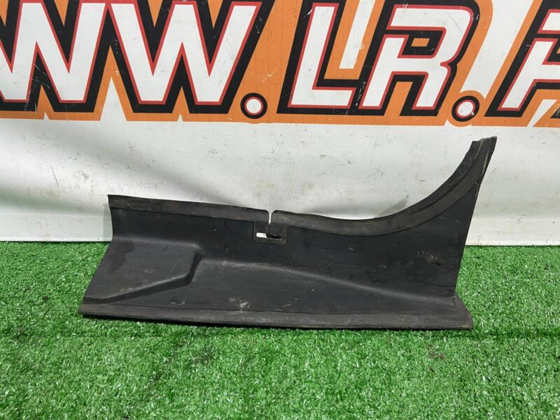 LR066627 Access cover to the lamp left Range Rover L405 (2013-2021) Used cost 20 € in stock 4 pcs.