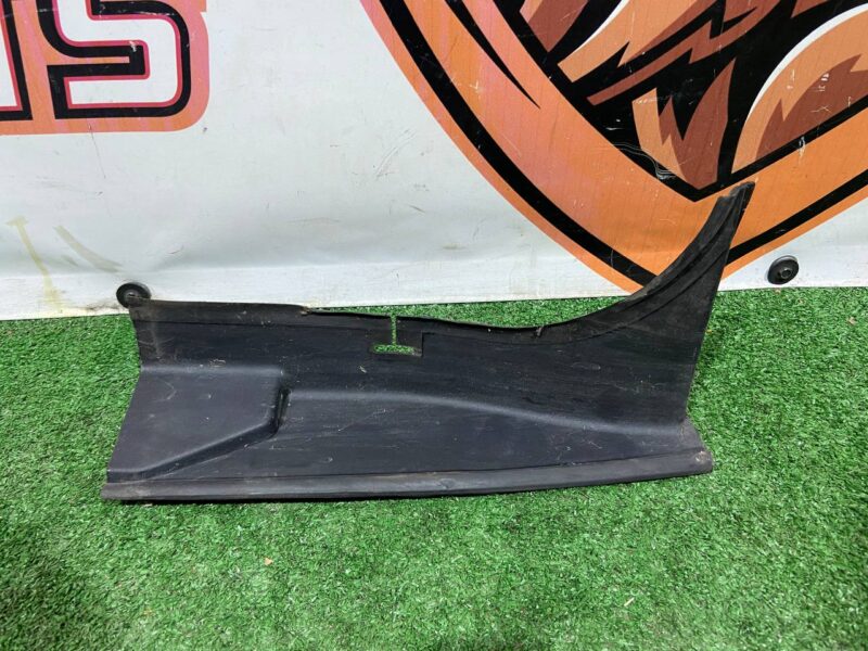 LR066627 Access cover to the lamp left Range Rover L405 (2013-2021) Used cost 20 € in stock 4 pcs.