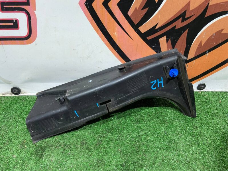 LR066627 Access cover to the lamp left Range Rover L405 (2013-2021) Used cost 20 € in stock 4 pcs.