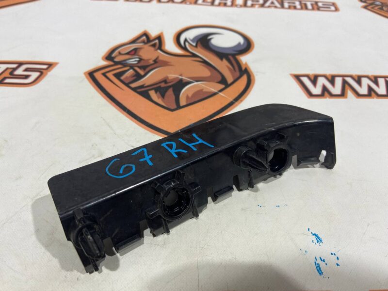 LR066744 RANGE ROVER SPORT L494 13 bumper mounting bracket- Used cost 12 € in stock 8 pcs.