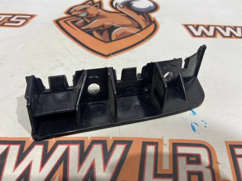LR066744 RANGE ROVER SPORT L494 13 bumper mounting bracket- Used cost 12 € in stock 8 pcs.