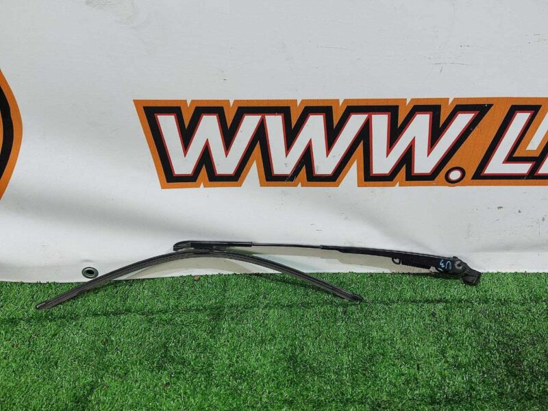 LR066986 Front left wiper RANGE ROVER (L405) 2013- Used cost 30 € in stock 1 pcs.