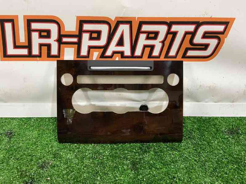 LR067271 Front panel trim Range Rover L405 (2013-2021) Used cost 100 € in stock 3 pcs.