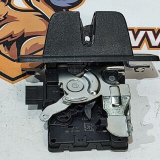 LR070126 Trunk lid lock (mechanism) Range Rover Velar L560 Used cost 85,44 € in stock 3 pcs.