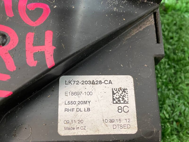 LR070434 Front RIGHT DOOR lock RANGE ROVER VELAR Used cost 70 € in stock 17 pcs.