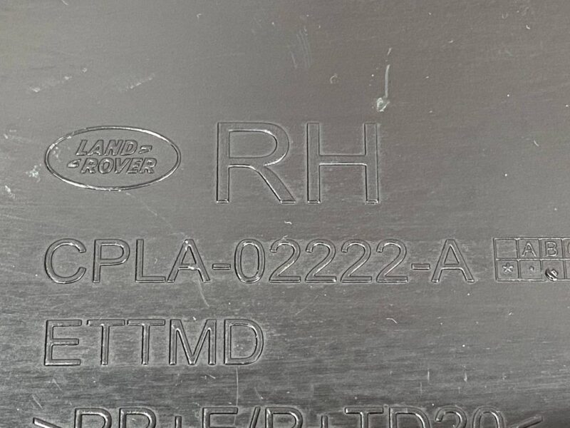 LR070507 Plastic cover under the hood right RANGE ROVER SPORT L494 13- Used cost 22 € in stock 1 pcs.