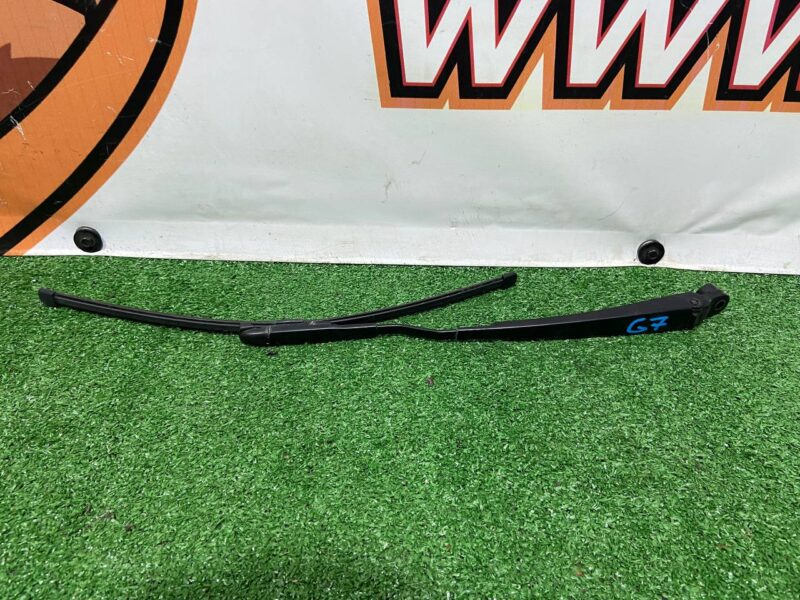LR070885 Rear wiper Range Rover Sport L494 Used cost 15 € in stock 4 pcs.