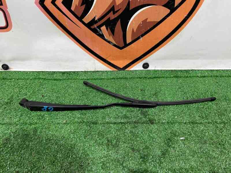 LR070885 Rear wiper Range Rover Sport L494 Used cost 15 € in stock 4 pcs.