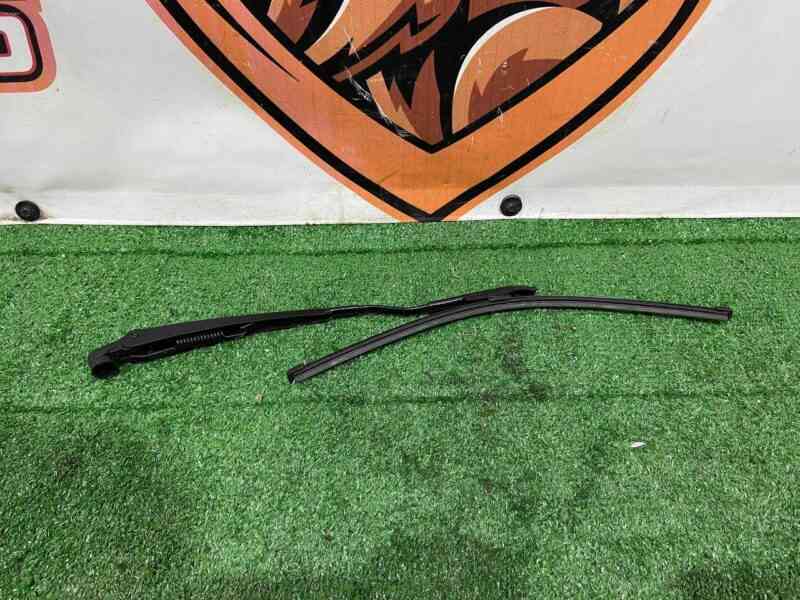 LR070885 Rear wiper Range Rover Sport L494 Used cost 15 € in stock 4 pcs.