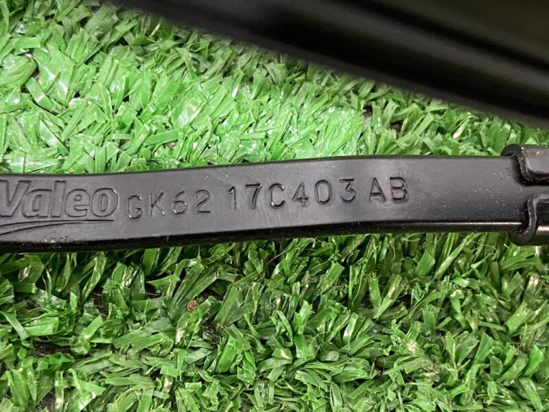 LR070885 Rear wiper Range Rover Sport L494 Used cost 15 € in stock 4 pcs.