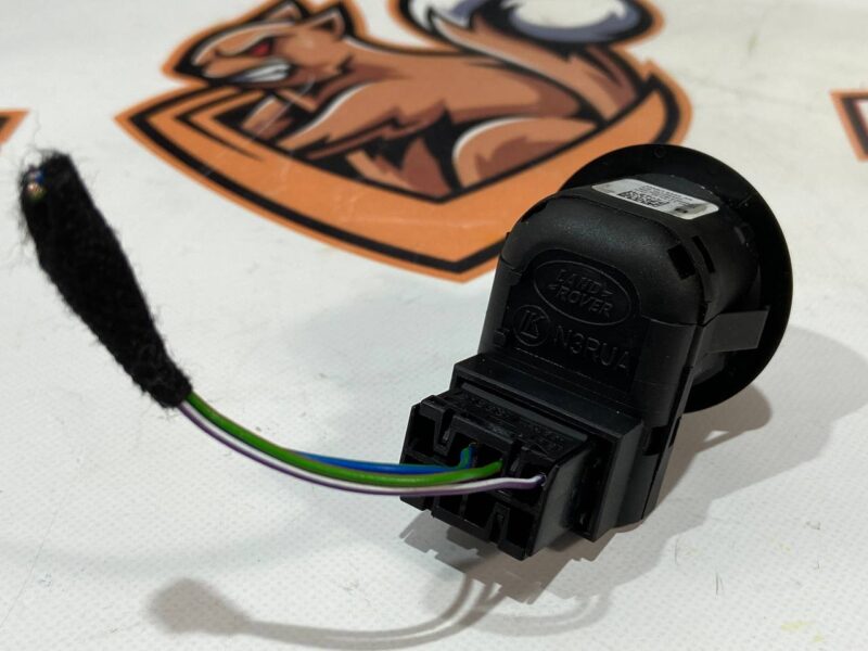LR071107 Steering column Adjustment switch Range Rover Velar L560 (2018-) Used cost 10 € in stock 7 pcs.