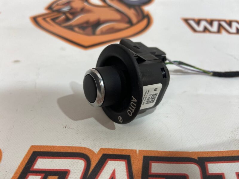 LR071107 Steering column Adjustment switch Range Rover Velar L560 (2018-) Used - Image 22