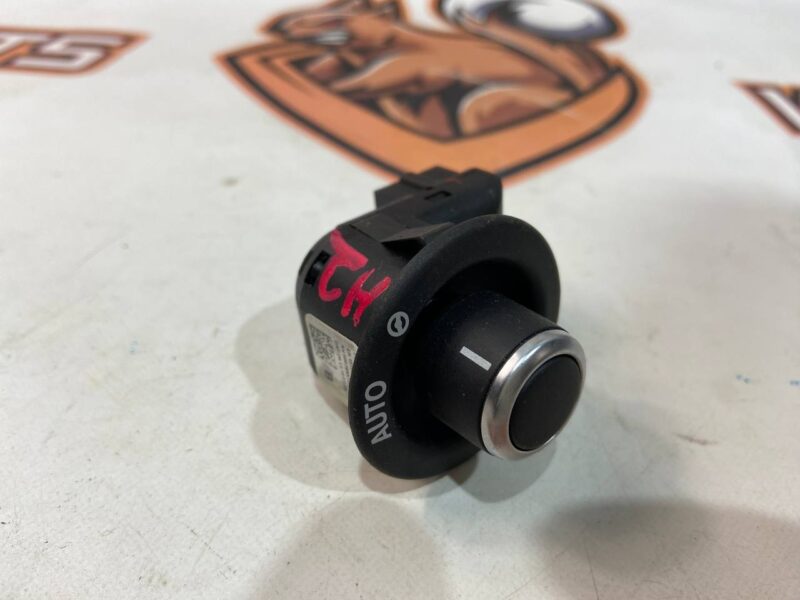 LR071107 Steering column Adjustment switch Range Rover Velar L560 (2018-) Used - Image 25