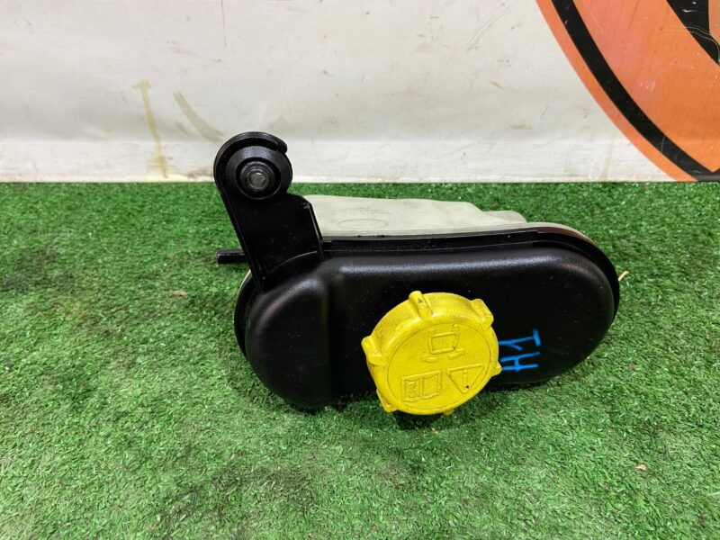 LR072550 Range Rover L405 (2013-2021) Active Stabilization System Expansion Tank Used cost 50 € in stock 4 pcs.