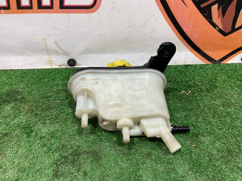 LR072550 Range Rover L405 (2013-2021) Active Stabilization System Expansion Tank Used cost 50 € in stock 4 pcs.