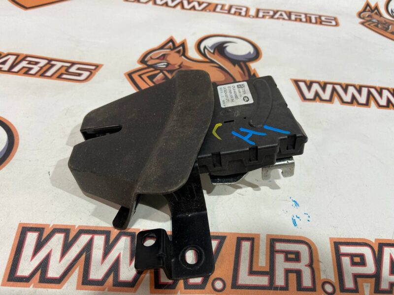 LR072585 Tailgate lock right Range Rover L405 (2013-2021) Used cost 35 € in stock 13 pcs.