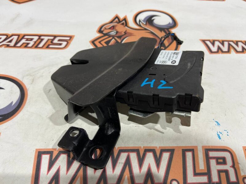 LR072585 Tailgate lock right Range Rover L405 (2013-2021) Used cost 35 € in stock 13 pcs.