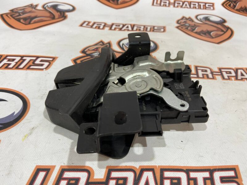 LR072586 Left tailgate lock Range Rover L405 (2013-2021) Used cost 50 € in stock 12 pcs.