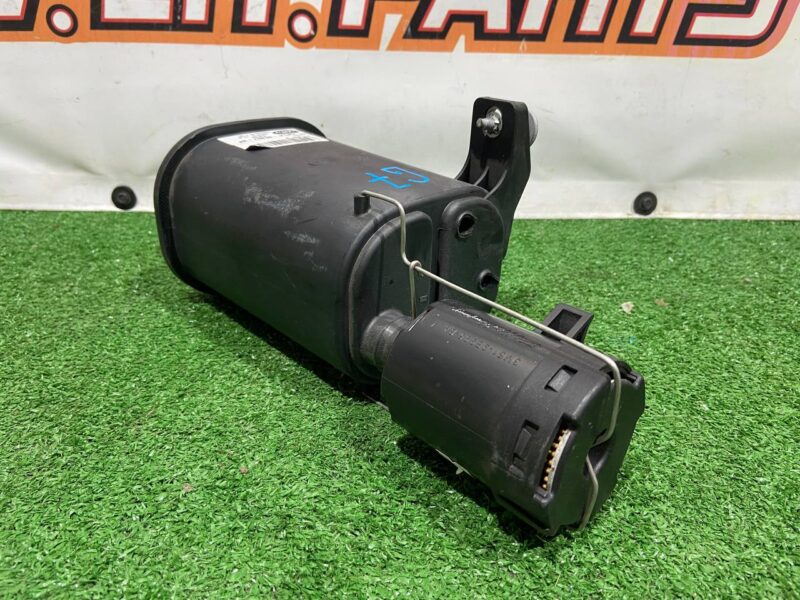 LR072683 Gasoline vapor absorber with bracket Range Rover L405 (2013-2021) Used cost 160 € in stock 3 pcs.