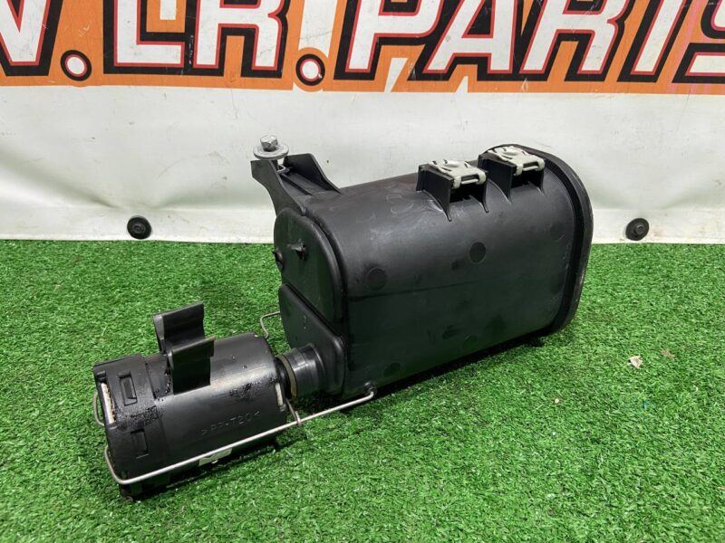 LR072683 Gasoline vapor absorber with bracket Range Rover L405 (2013-2021) Used cost 160 € in stock 3 pcs.