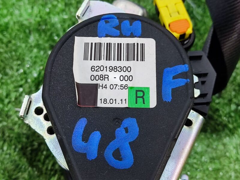 LR072746 Seat Belt Front right Range Rover Evoque L538 (2012-2018) Used cost 100 € in stock 3 pcs.