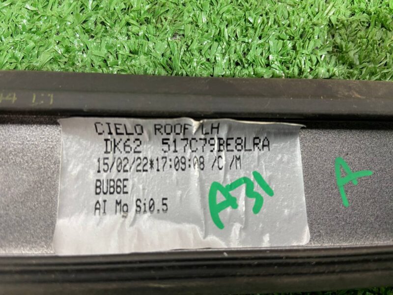 LR072889 Roof molding left outer Range Rover Sport L494 (2014-2022) Used cost 100 € in stock 3 pcs.