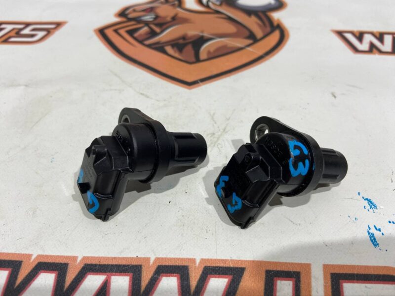 LR074065 Camshaft position sensor 2.0 D Land Rover Discovery Sport, Range Rover Velar, Range Rover Evoque L538, Range Rover Sport L494 Used cost 70 € in stock 2 pcs.
