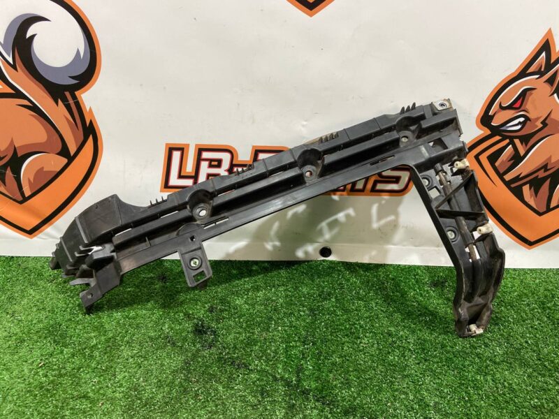 LR076516 Rear right bumper mounting bracket Range Rover L405 (2013-2021) Used cost 20 € in stock 3 pcs.