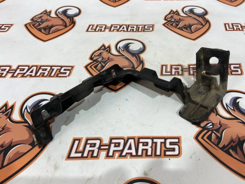 LR076520 Rear bumper mounting bracket left Range Rover L405 (2013-2021) Used cost 10 € in stock 3 pcs.