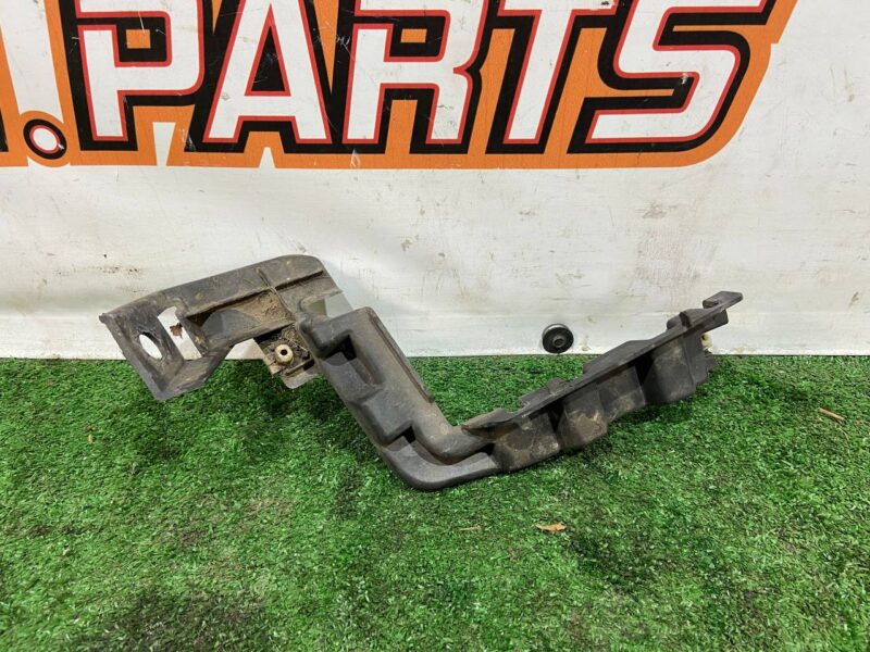 LR076520 Rear bumper mounting bracket left Range Rover L405 (2013-2021) Used cost 10 € in stock 3 pcs.