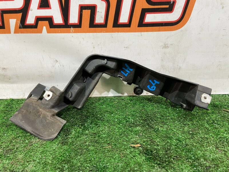 LR076520 Rear bumper mounting bracket left Range Rover L405 (2013-2021) Used cost 10 € in stock 3 pcs.