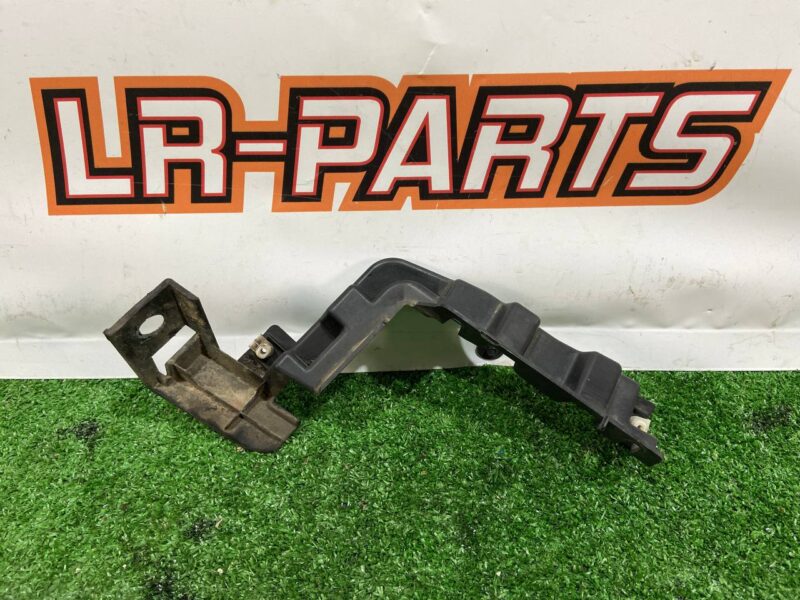 LR076521 Rear bumper Mounting bracket right RANGE ROVER L405 13- Used cost 10 € in stock 6 pcs.