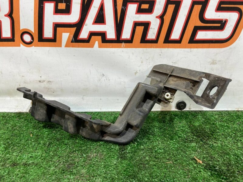 LR076521 Rear bumper Mounting bracket right RANGE ROVER L405 13- Used cost 10 € in stock 6 pcs.