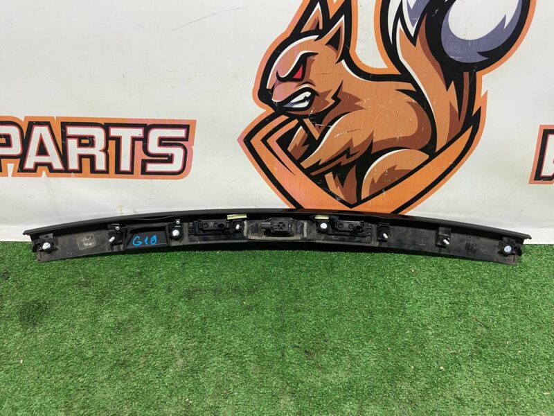 LR077809 Molding rear lyady Land Rover Discovery Sport L550 (2015-) used cost 50 € in stock 2 pcs.