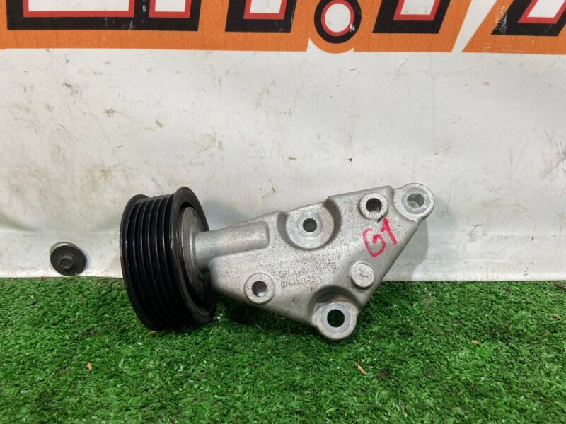 LR077854 Roller bracket 3.0TD Land Rover Discovery 5 Used cost 32,83 € in stock 4 pcs.