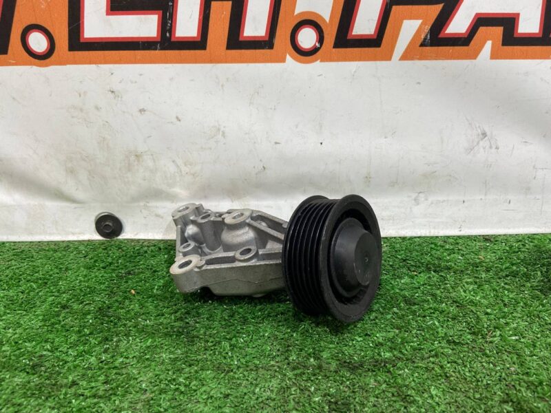 LR077854 Roller bracket 3.0TD Land Rover Discovery 5 Used cost 32,83 € in stock 4 pcs.